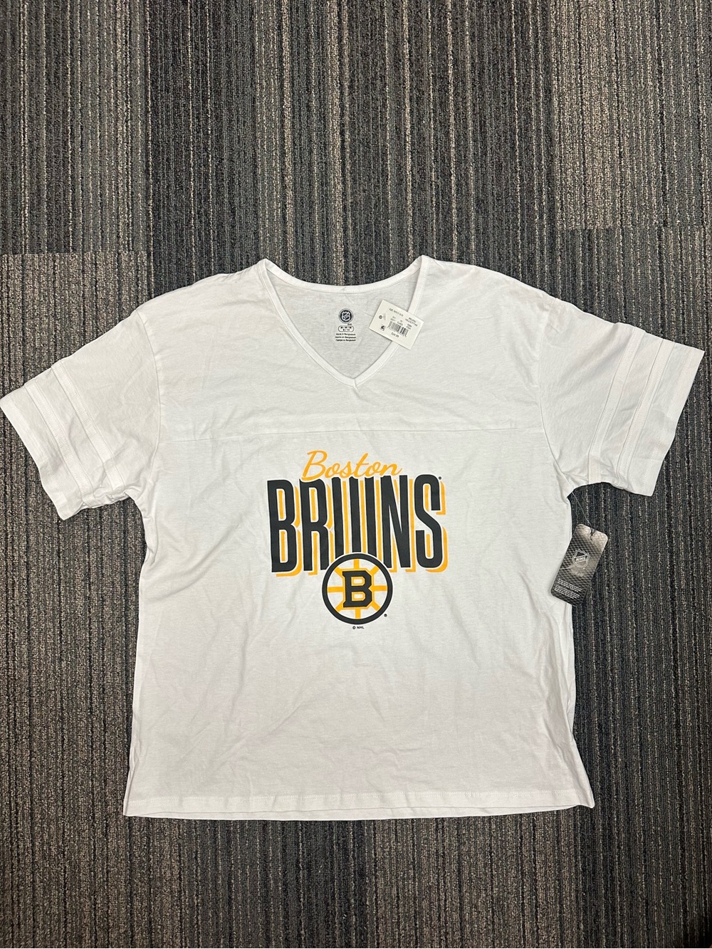 NHL Boston Bruins Women's V Neck T shirt Size Medium and Large NEW
